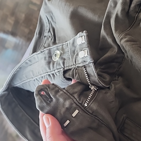 Women's Gap camo/moss green business casual legging. - Picture 9 of 14